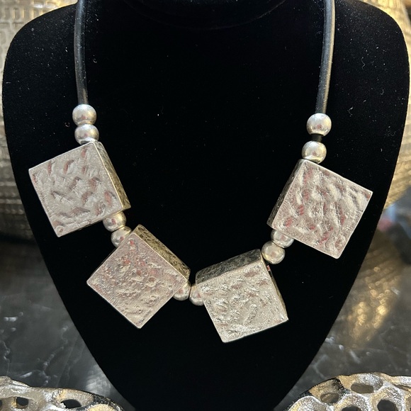 Jewelry - Hammered fashion necklace